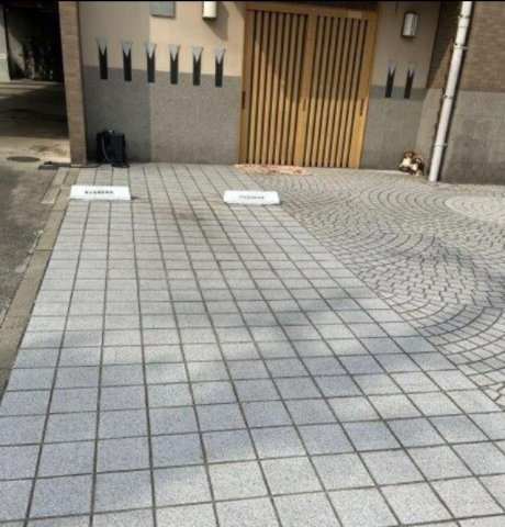 コスモ守山七番館の玄関