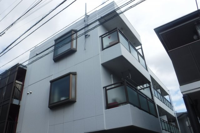 タローズホーム【Ｔａｒｏ’ｓＨｏｍｅ】の外観|1階部分は駐車場です♪