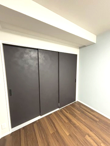 リーベスト御影B棟の収納|クローゼットを分譲時より拡大しています。