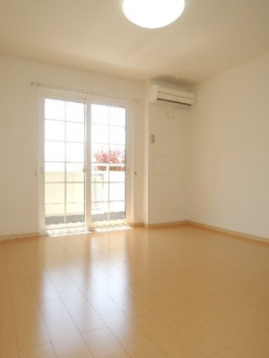 【居間・リビング】 | エスポワール・サウス | ゆったり過ごせる居間です