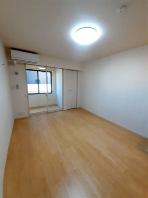 【居間・リビング】 | ステラ中島 | こちらのリビングで趣味の時間をお楽しみください