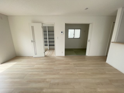 【居間・リビング】 | うるま市天願　第2（全3棟）3号棟 | 3号棟　