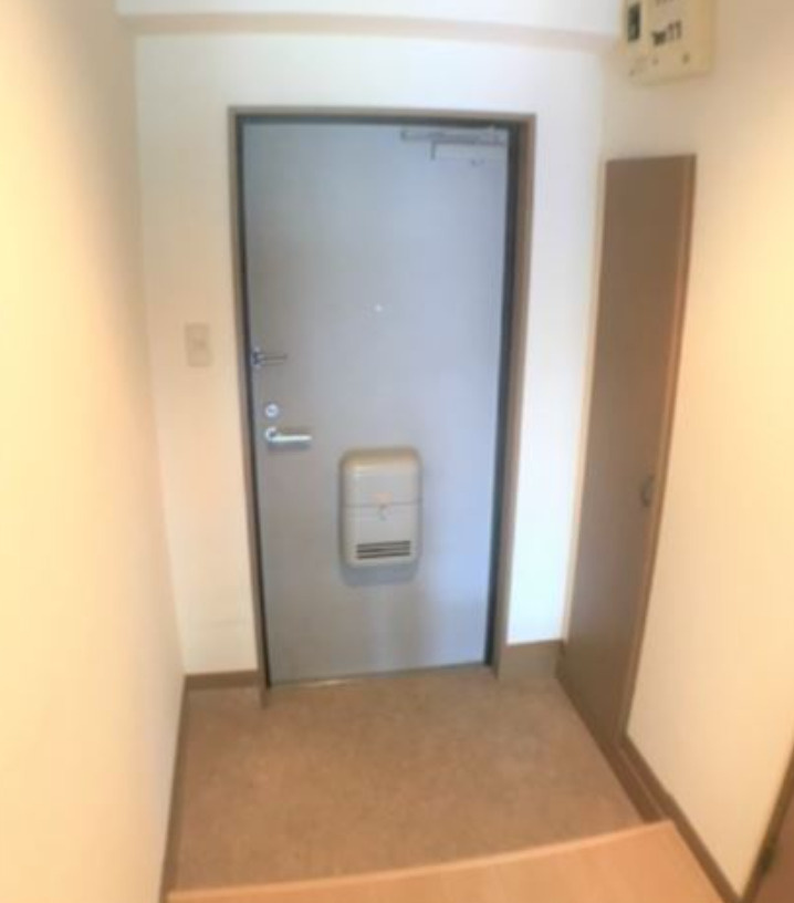 福岡県久留米市　一棟売マンション　全部屋40㎡超の玄関