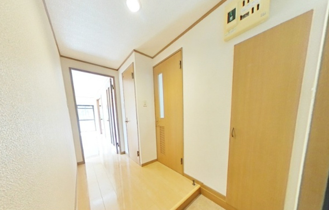 福岡県久留米市　一棟売マンション　全部屋40㎡超の玄関