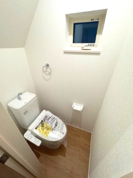 【トイレ】 | FIRST TOWN堺市第5北区長曽根町　1号棟 | トイレが2カ所あるので、朝の慌ただしい時間も安心！来客時にも気兼ねなく使えて便利です。