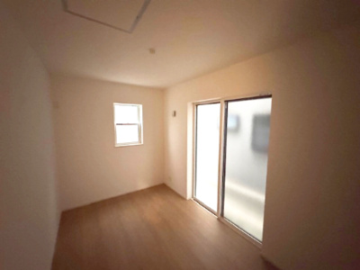 【収納】 | FIRST TOWN堺市第5北区長曽根町　1号棟 | 5.5帖の納戸！1階の独立したお部屋は、客間や収納、テレワークルームとしても活用可能です。