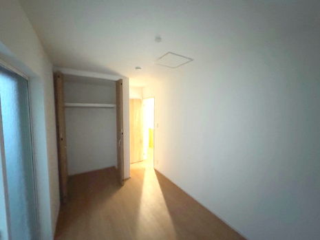 【収納】 | FIRST TOWN堺市第5北区長曽根町　1号棟 | 5.5帖の納戸にもクローゼット付き！居室空間をより広く隅々までお使いいただけます。