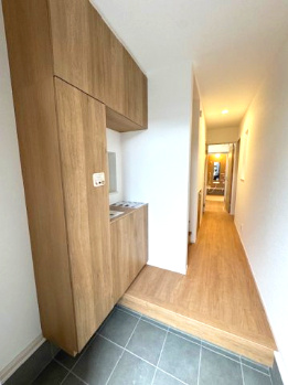 【玄関】 | FIRST TOWN堺市第5北区長曽根町　1号棟 | 家族を迎えてくれる玄関スペース！※掲載中の写真は広角レンズで撮影のため、実際の見え方とは異なります。