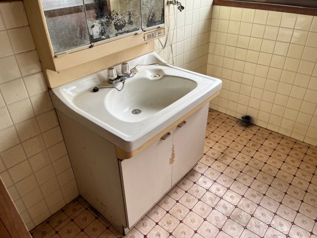 西大戸中古戸建の洗面所