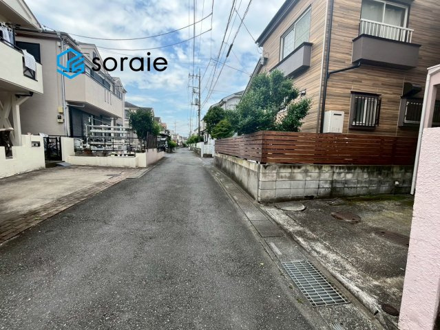 入間市鍵山3丁目　中古戸建の前面道路含む現地写真