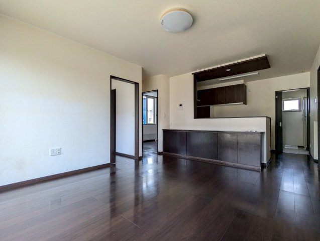 愛国西4丁目　中古二世帯住宅の内装