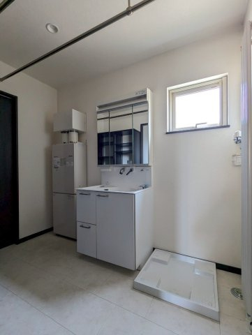 愛国西4丁目　中古二世帯住宅の内装