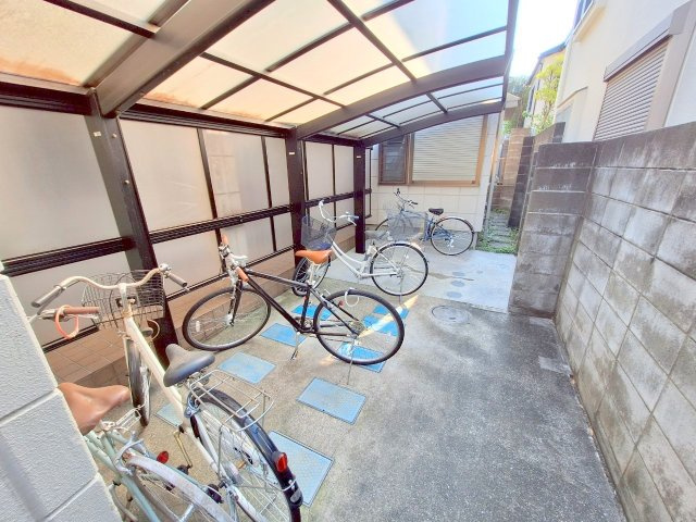 クラシーズコートのその他共用部分|屋根付き駐輪場