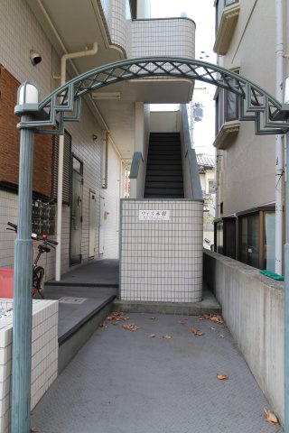 with 赤羽のエントランス