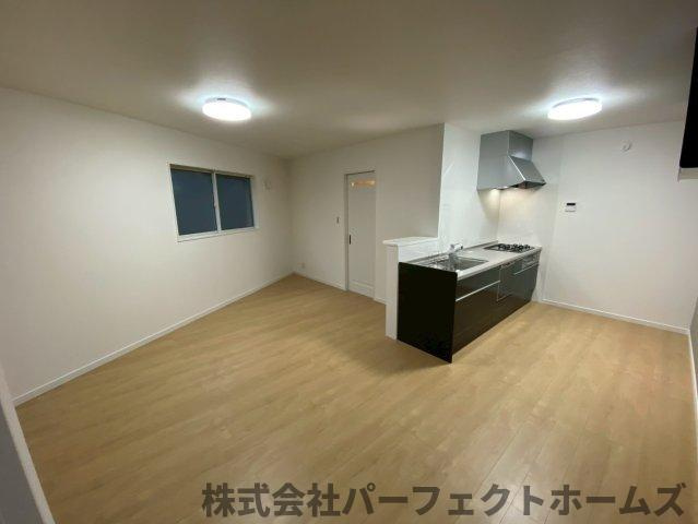 桜丘町戸建の居間・リビング|おしゃれな居間です