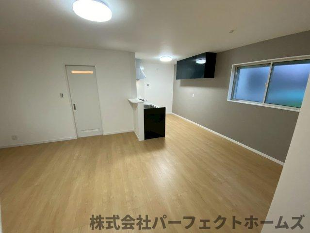 桜丘町戸建の居間・リビング|使いやすいリビングです