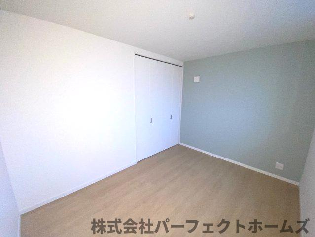 桜丘町戸建の洋室|個人の部屋や寝室として使える洋室です