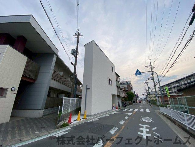 桜丘町戸建の前面道路含む現地写真