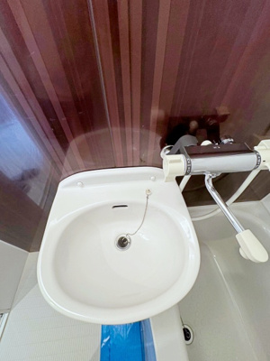 【洗面所】 | プライムテラス生田 | 身支度にも便利な洗面台