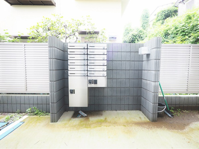 【その他共用部分】 | プライムテラス生田 | 鍵付きの集合ポスト、便利な宅配ボックス付
