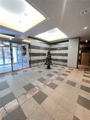 【ロビー】 | フロンティアタワー九条Ⅱ | ゆとりのあるロビーです