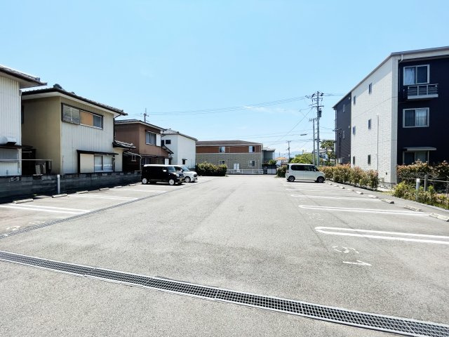 ベレオ西新浜　Ａ棟の駐車場