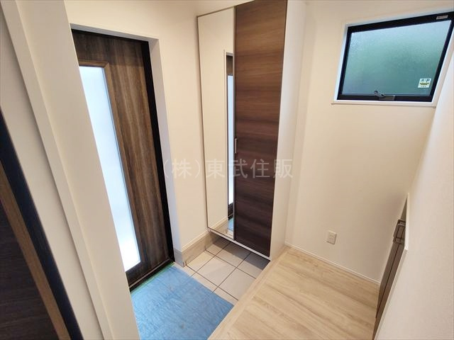 【玄関】 | 川越市今成 | お出かけ前のチェックに便利なミラー付きです