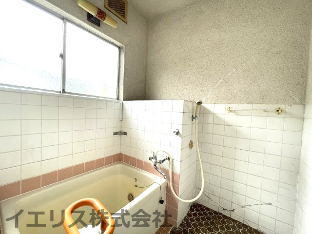 真岡駅から約5分！真岡市台町　中古戸建の浴室|落ち着いた空間のお風呂です