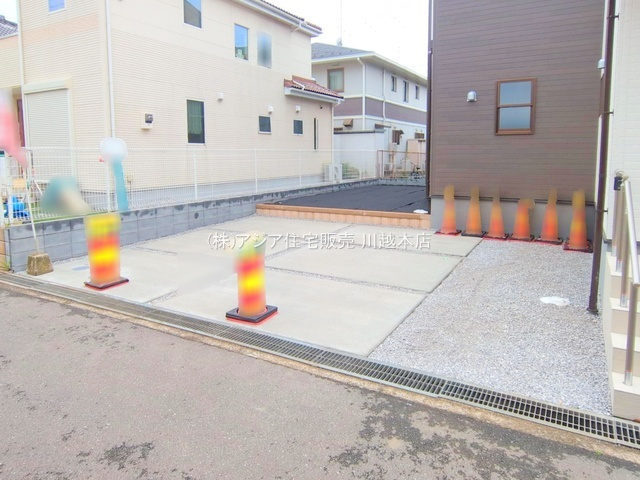 月々8万円台～　新築戸建　川越市広谷新町の駐車場|カースペース　並列駐車2台可能！