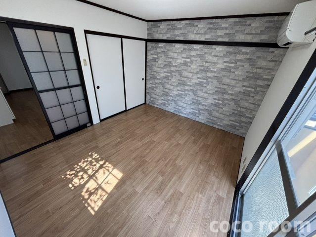 栄ハイツの洋室