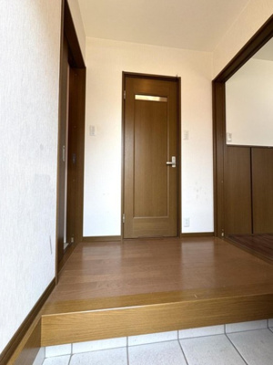 【玄関】 | 山科区御陵久保町　中古戸建