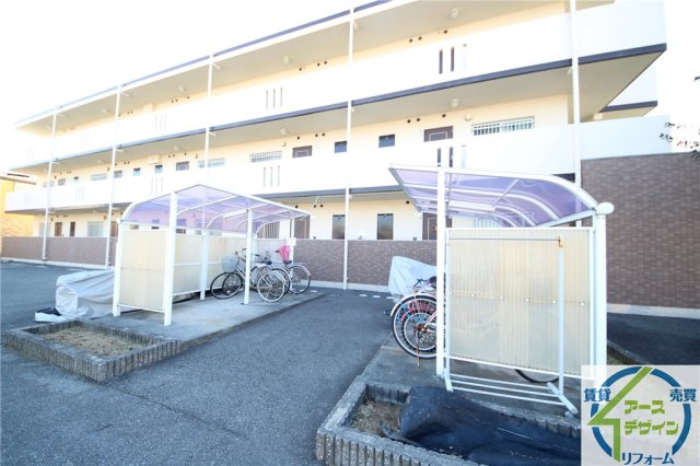 モンシアン小泉の駐車場