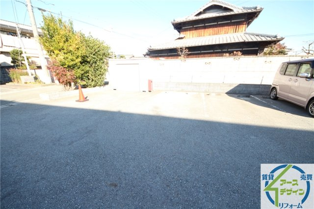 モンシアン小泉の駐車場