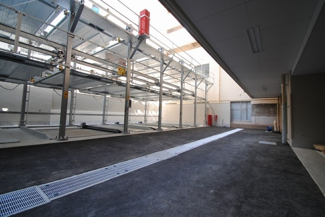 カトルズ旭の駐車場