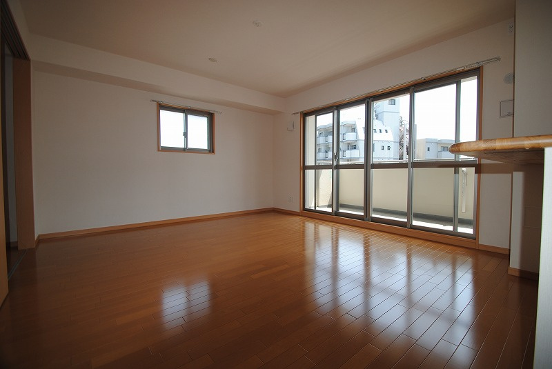 カトルズ旭の居間・リビング