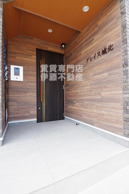 グレイス城北のエントランス