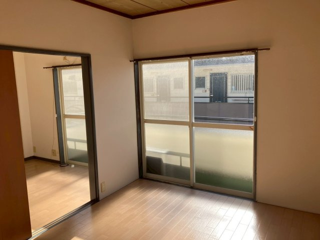 ヒルサイド見和IIの居間・リビング