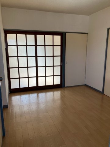 水戸市見和２丁目のアパートの居間・リビング