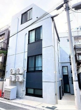 【外観】 | ラシクラス中野坂上 | 鉄筋コンクリート造のがっちりとした建物。