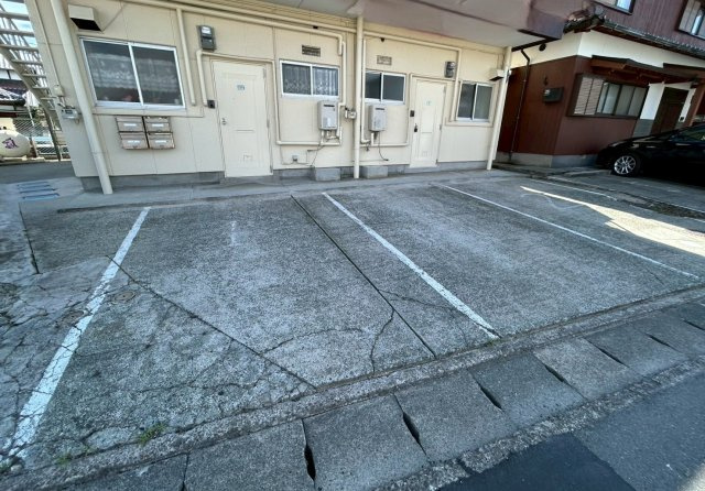 田中ハイツの駐車場