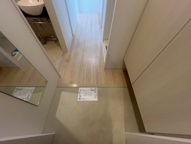 セレニテ本町グランデの玄関