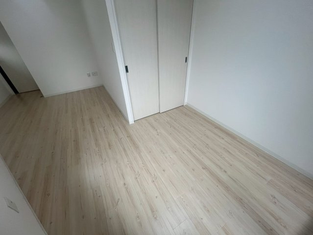 セレニテ本町グランデの洋室