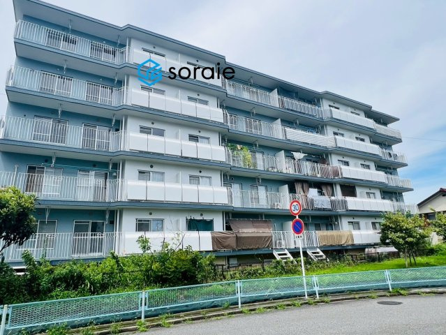 狭山グリーンハイツ　８号棟の外観