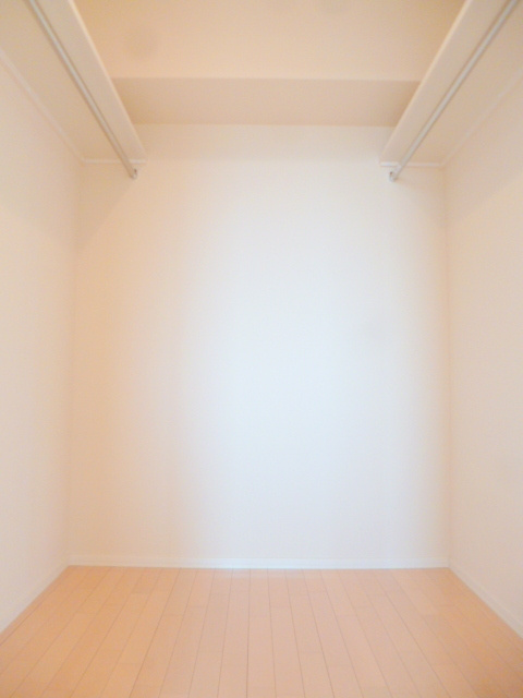 クエスタ荻窪の収納|★広々ウォークインクローゼット２帖です♪