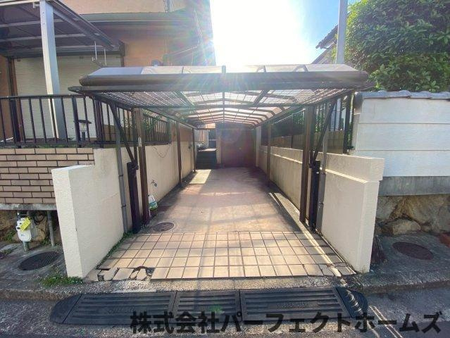 八幡市西山和気中古戸建の駐車場|駐車場があります