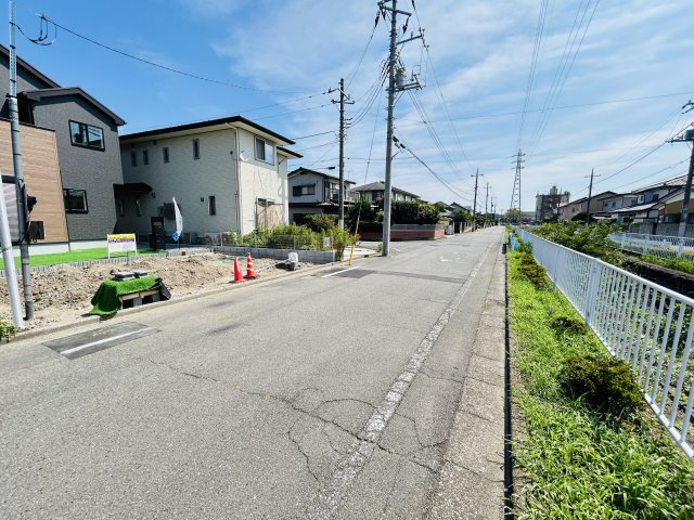 新築　前橋市大利根町2丁目24-1期　LIGNAGE　1号棟の前面道路含む現地写真|現地写真　南側接道幅員約6ｍ