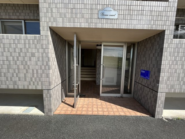 グレイスコートのエントランス