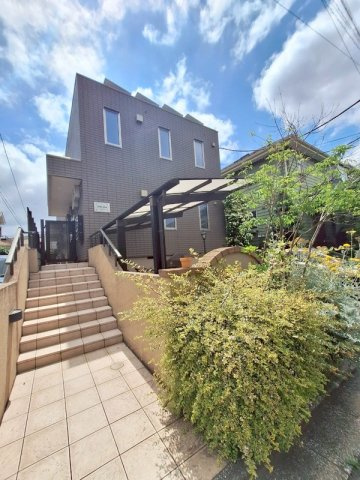 千葉市中央区松波３丁目の賃貸マンションのエントランス