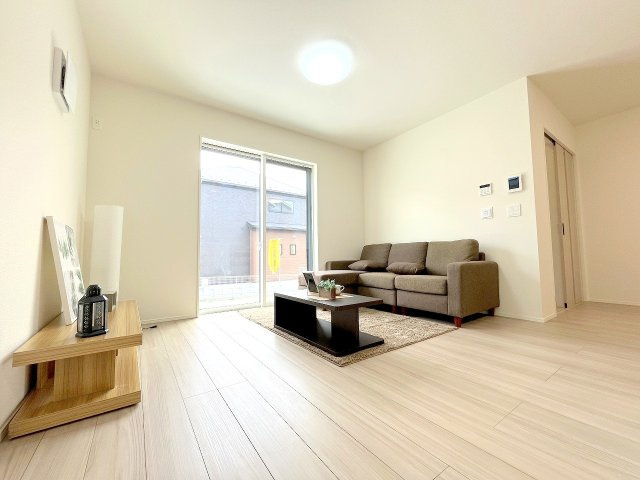 あきる野市草花　全3棟の居間・リビング|2025年撮影