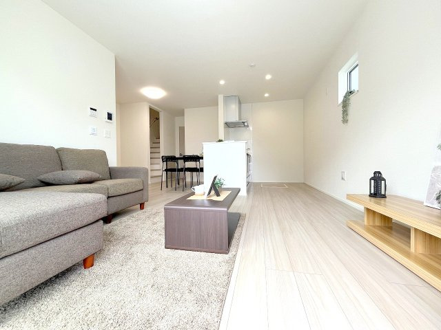 あきる野市草花　全3棟の居間・リビング|2025年撮影